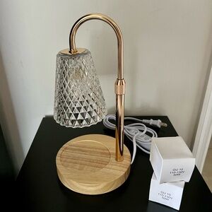 Elegant Gold and Wood Table Lamp with Crystal Shade